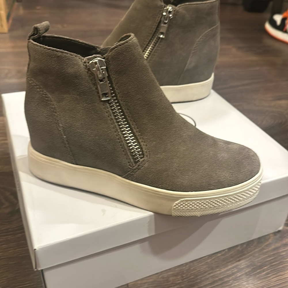 Steve Madden Wedgie Grey Suede